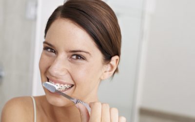 Cómo cepillarse los dientes con brackets